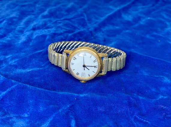 Vintage Gold Timex Wrist Watch - image 9