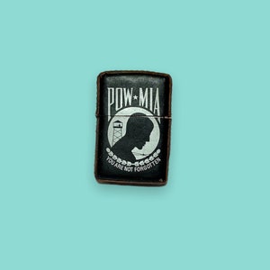 Vintage leren zippo-aansteker.