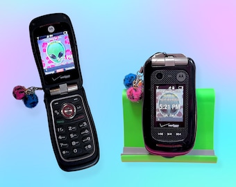 Vintage Y2K Motorola Mobile Flip Cell Phone.Works.As is.