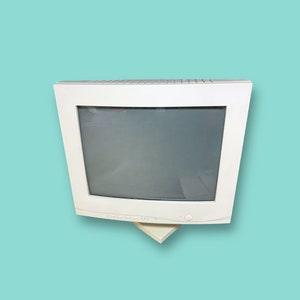 Vintage Y2K Desktop-Computerbildschirm. Wie es ist. Bild 7