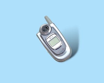 Vintage Y2K LG Flip CellPhone.