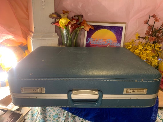 Vintage Large Blue suitcase Luggage. - image 6