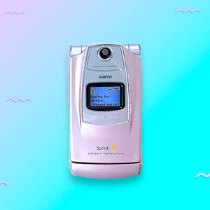 Vintage Y2K roze Sanyo mobiele telefoon met camera. Zeldzaam.Werkt!
