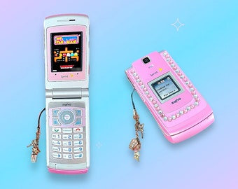 Vintage Y2K Pink Sanyo Camera Flip Cell Phone.Rare.Works!