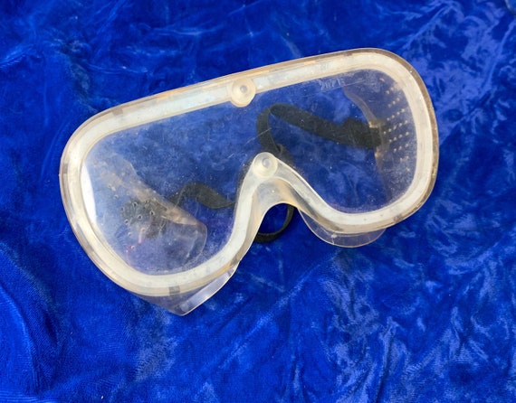 Vintage Clear Plastic Eye Goggles. - image 3