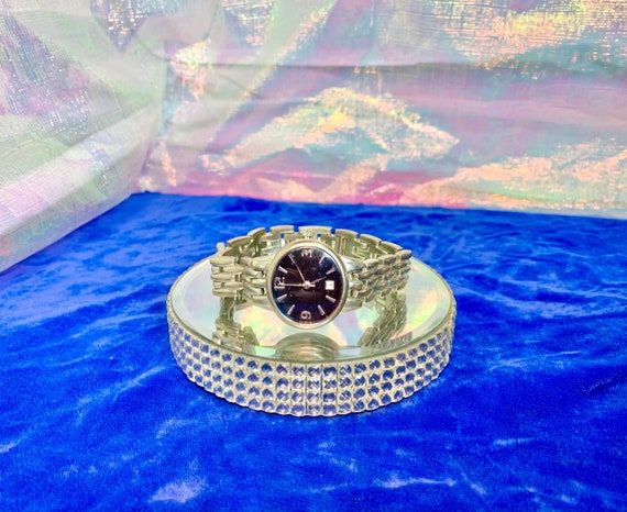 Vintage Silver Analog Wrist Watch. View 2
