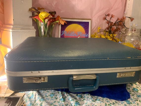 Vintage Large Blue suitcase Luggage. - image 10