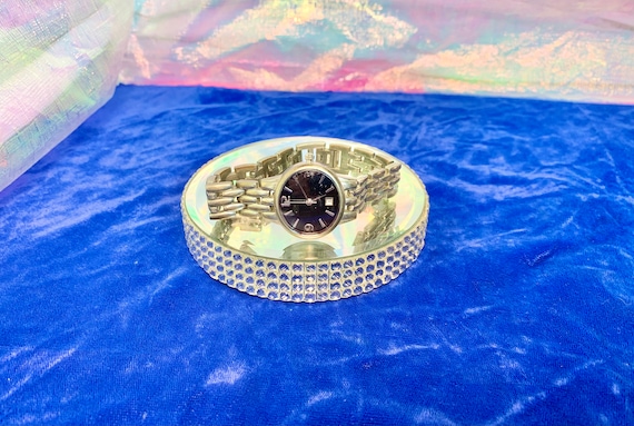 Vintage Silver Analog Wrist Watch. View 4