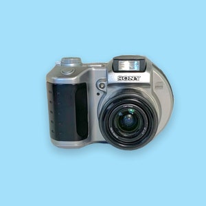 Vintage Y2K Digital Sony Camera.