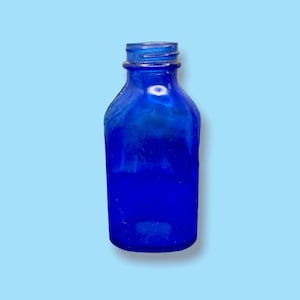 Lote de 4 botellas de vidrio azul antiguas, encontradas en Nueva York, EE.  UU., Colección de botellas de boticario de vidrio azul cobalto, Emerson  Drug Co Bromo Seltzer -  México