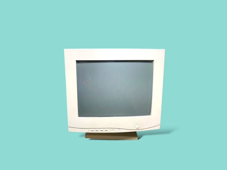 Vintage Y2K Desktop-Computerbildschirm. Wie es ist. Bild 2