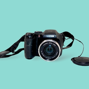 Vintage FujiFilm Finepix Digital Camera. Untested.