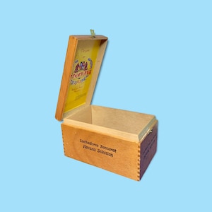 Vintage Wooden Game Cigar Box.
