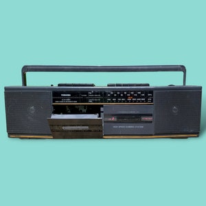 Vintage Toshiba Stereo Radio-Kassettenrecorder.