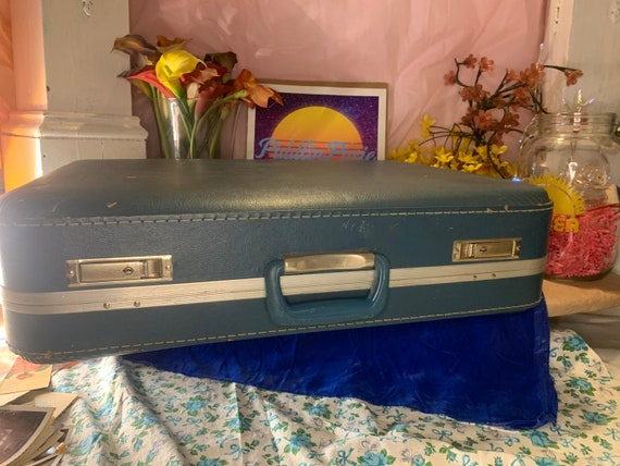 Vintage Large Blue suitcase Luggage. - image 9