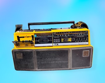 Vintage Y2K Yellow Magnavox Cassette Tape Player Boombox Radio.Rare!