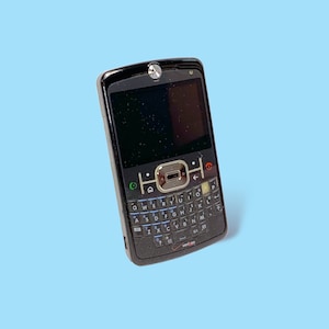 Vintage Y2K Motorola CellPhone. Works