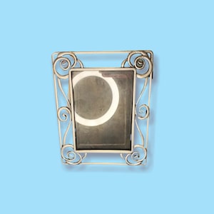 Vintage Silver Metal Swirl photo Frame.