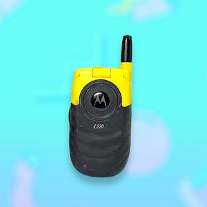 Vintage Yellow Motorola Flip Cell Phone. Rare.Works.
