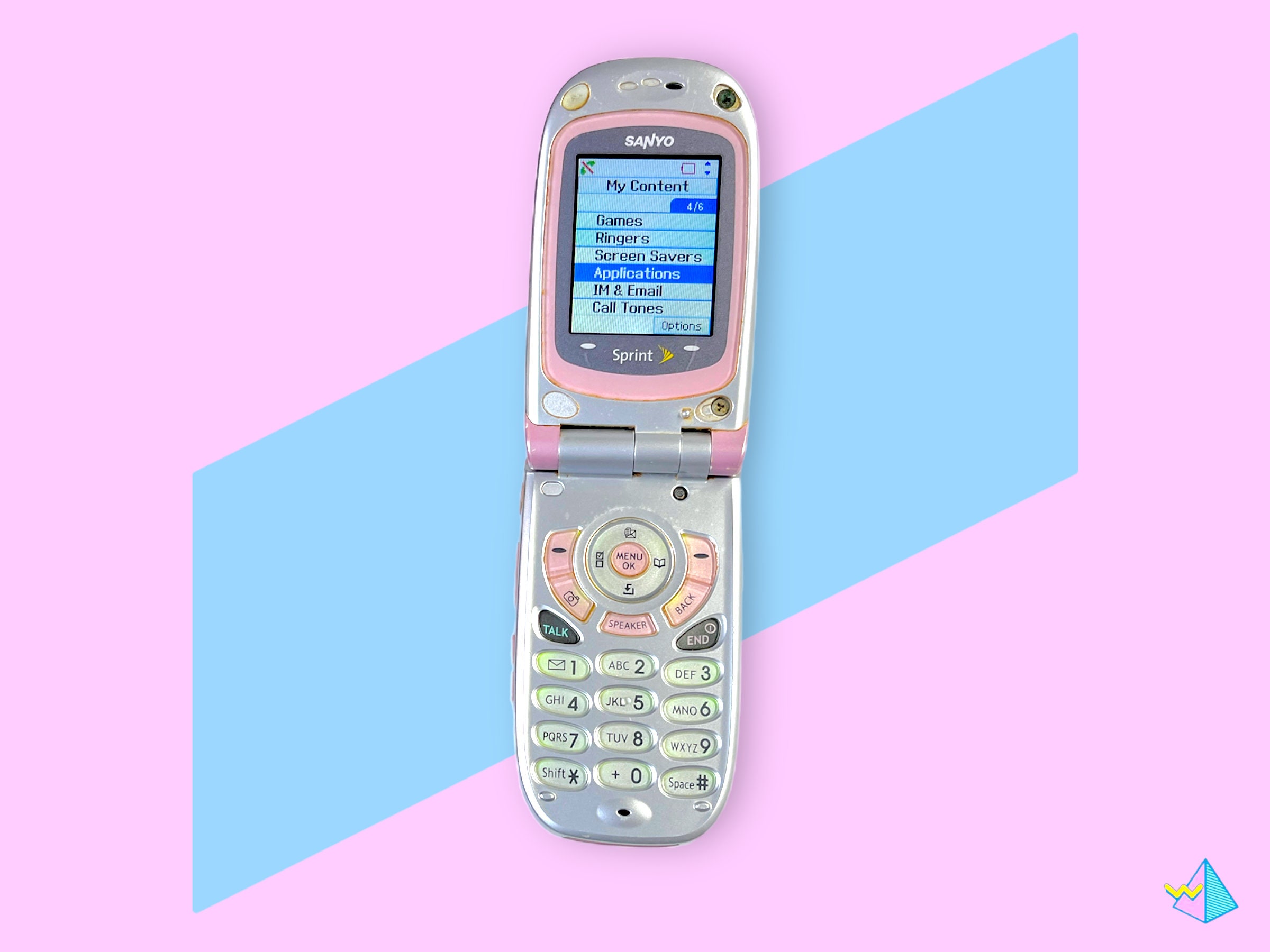 Vintage Y2K Pink Sanyo Camera Flip Cell Phone. 