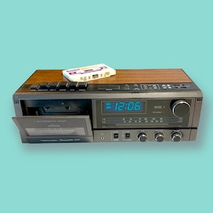 Radio de coches antiguos con reproductor de cassette - 672