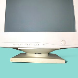 Vintage Y2K Desktop-Computerbildschirm. Wie es ist. Bild 5