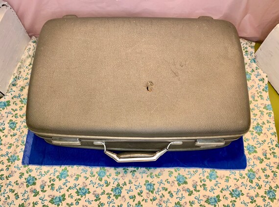 Vintage American Tourister Hard Suitcase. As is . - image 6