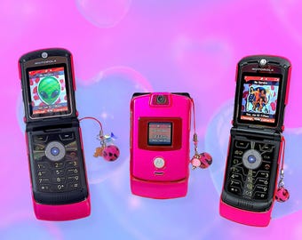 Vintage Y2K Hot Pink Motorola Razr Mobile Flip Cell Phone.