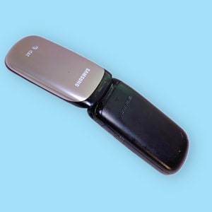 Vintage 2000s Flip Cellphone.