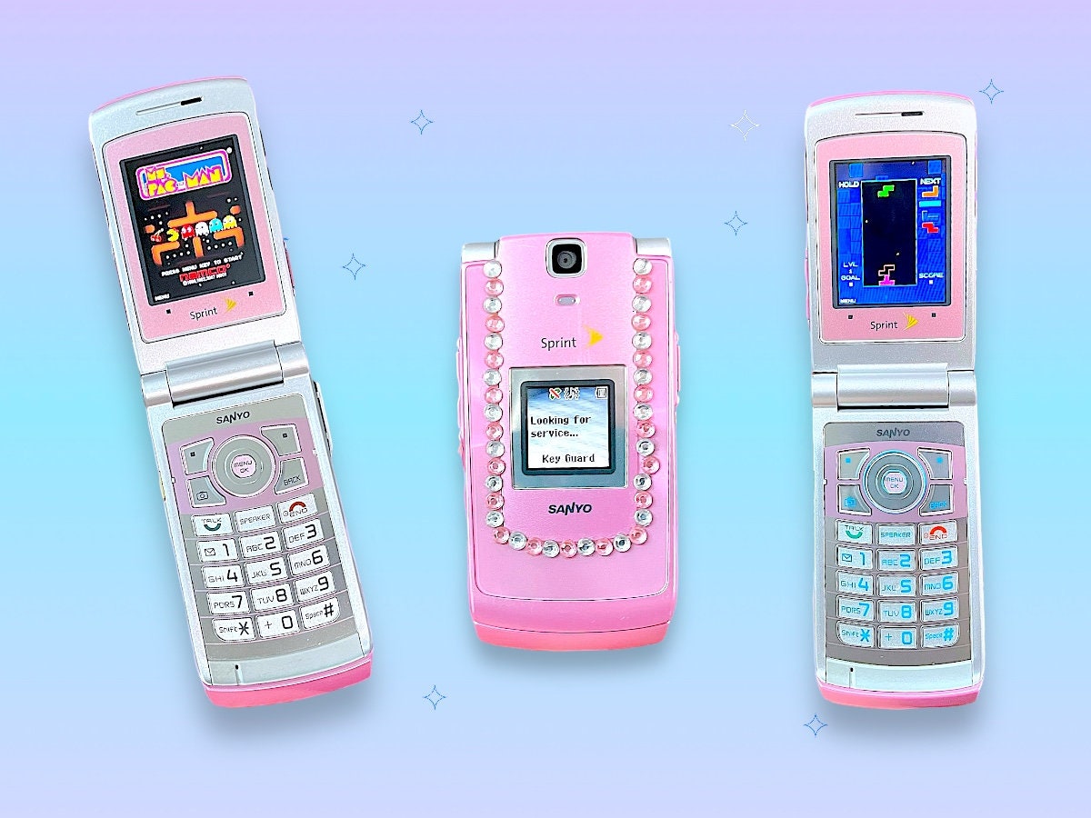 Vintage Y2K Pink Sanyo Camera Flip Cell