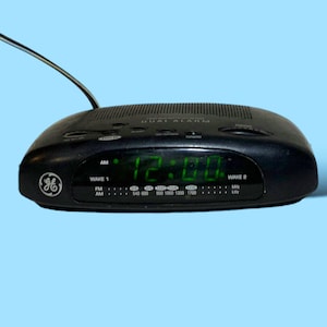 Vintage Digital Alarm Clock Radio GE.