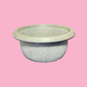 Vintage Metal Measuring & Mixing Bowl.