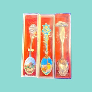 Vintage Gold & Silver Souvenir spoons in Cases.