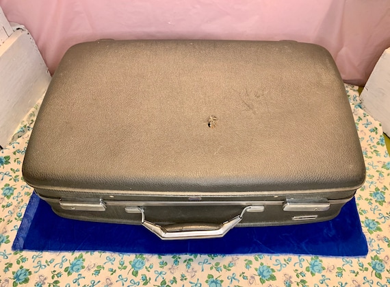 Vintage American Tourister Hard Suitcase. As is . - image 7