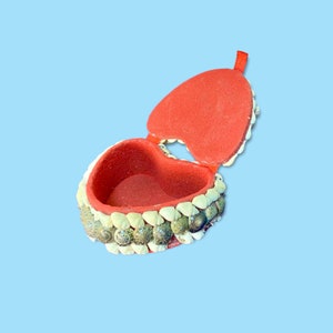 Vintage Sea Shell Jewelry Trinket Box.