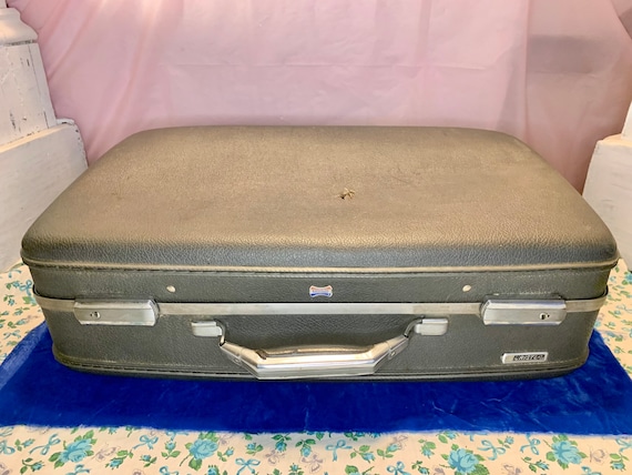 Vintage American Tourister Hard Suitcase. As is . - image 10