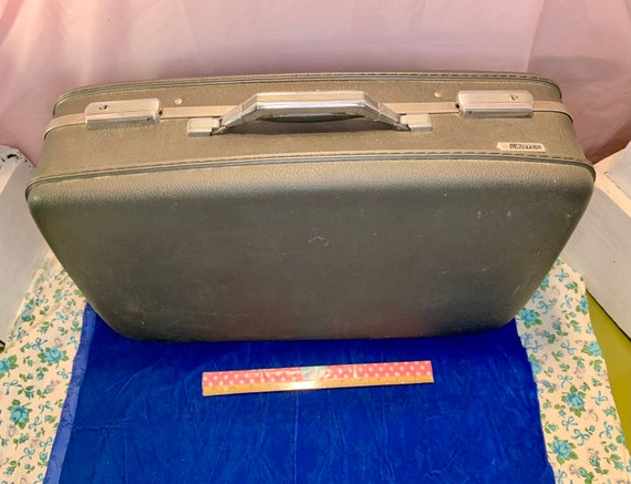 Vintage American Tourister Hard Suitcase. As is . - image 4