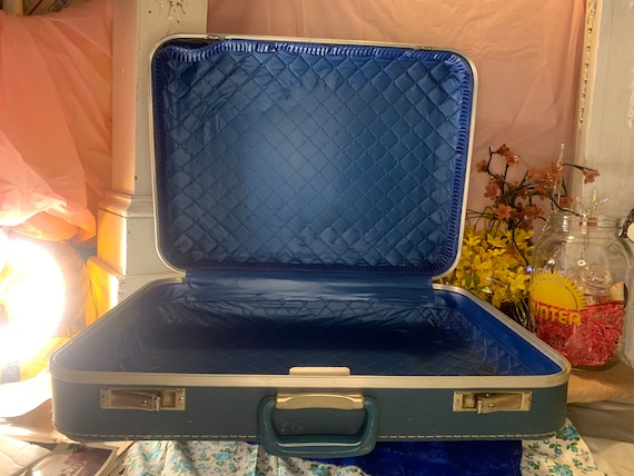 Vintage Large Blue suitcase Luggage. - image 8
