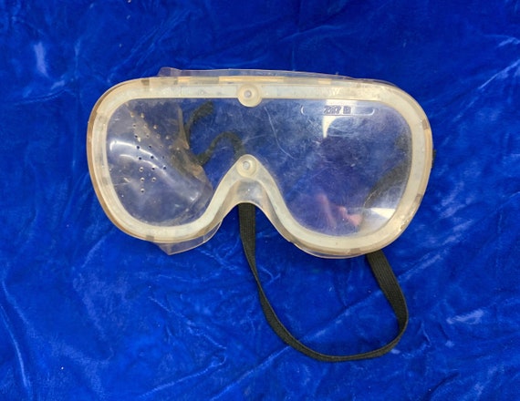Vintage Clear Plastic Eye Goggles. - image 6