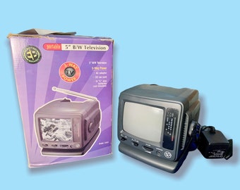 Téléviseur portable vintage. Travaux