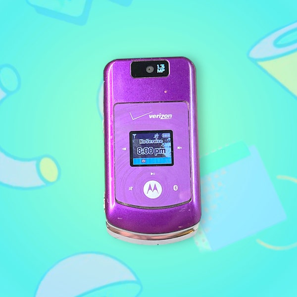 Vintage Y2K Purple Motorola Razor Flip Cellphone . Works.