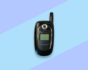 Vintage Y2K LG Flip Cellphone.
