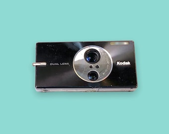 Vintage 2000s Digital Kodak Camera. Untested. As is .