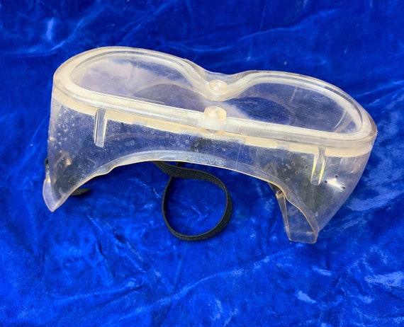 Vintage Clear Plastic Eye Goggles. - image 10