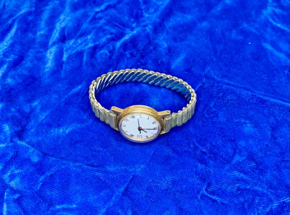 Vintage Gold Timex Wrist Watch - image 8