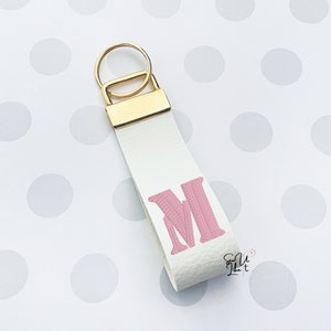 Llavero de etiqueta de bolso personalizado, etiqueta de nombre de monograma, llavero, etiqueta de bolso escolar, muñequera, llavero, accesorio de bolso, accesorio de regreso a la escuela