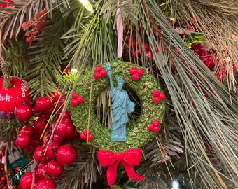 Nyc Wreath With Statue Of Liberty Christmas Ornament