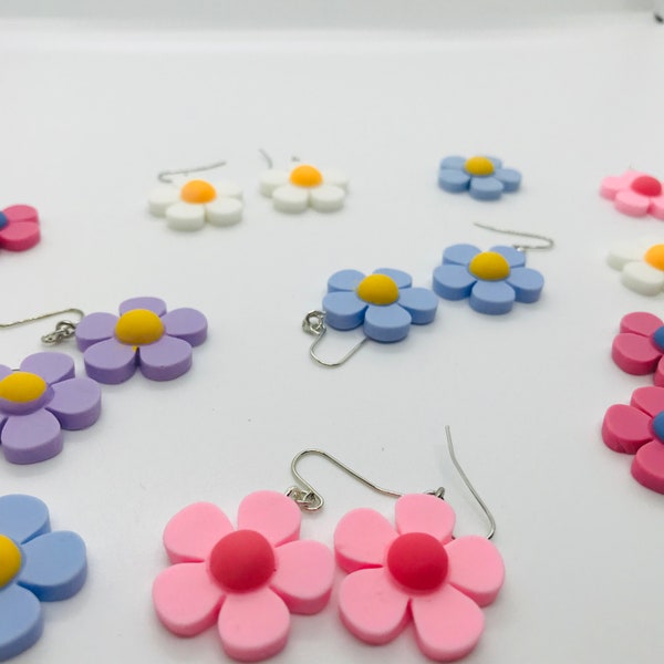 Retro Daisy Earrings / Cute Flower Earrings / Summery Jewellery / Present Idea / Gift Idea / Quirky Jewellery