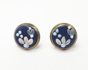 Bijoux-Boucles d'oreilles-Argile polymère-Cadeau-Accessoires-Clous d'oreilles- Petites boucles d'oreilles-Boucles d'oreilles rondes-Bleu-Fleurs-florales-Artisanat fait main-Base en bronze