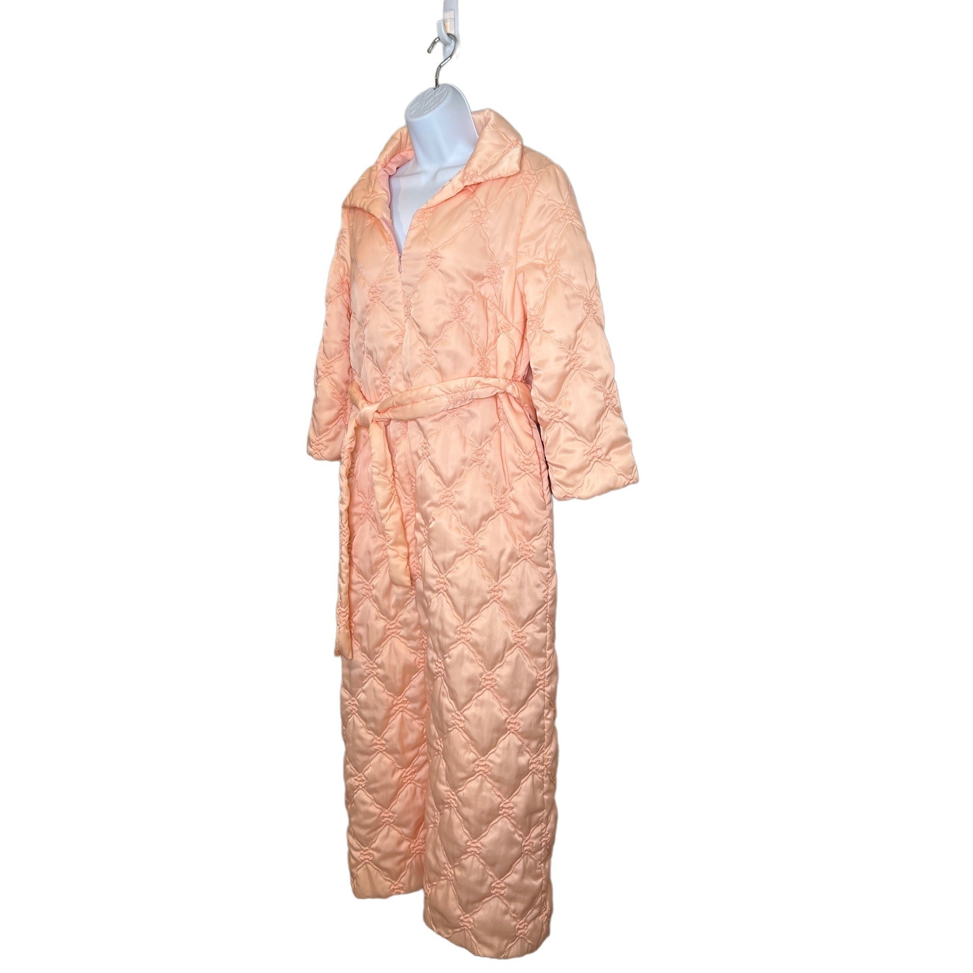 Vintage 70s Peach Quilted Nylon Robe Long Size Medium Half Zip House